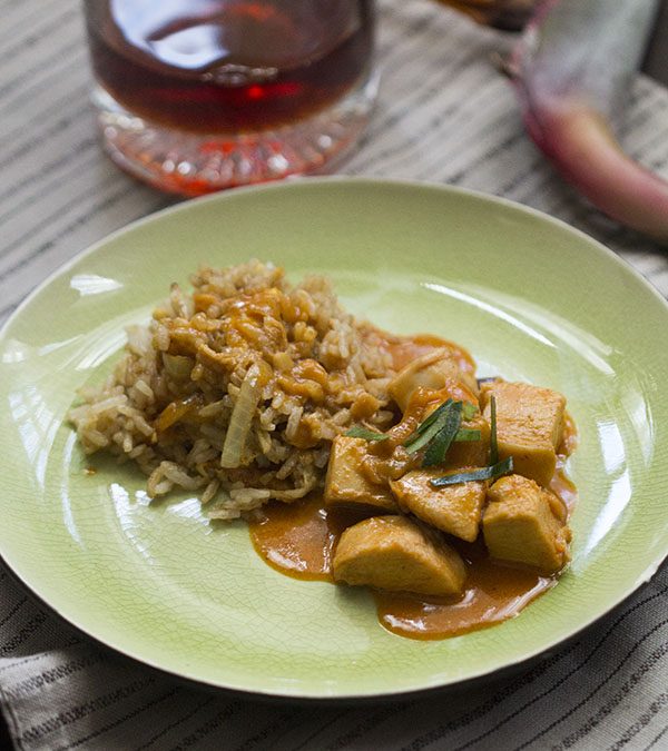 Curry panag con pollo y arroz frito