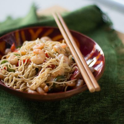 Cómo preparar noodles con gambas. Receta china para la fiesta del Medio Otoño Chino.
